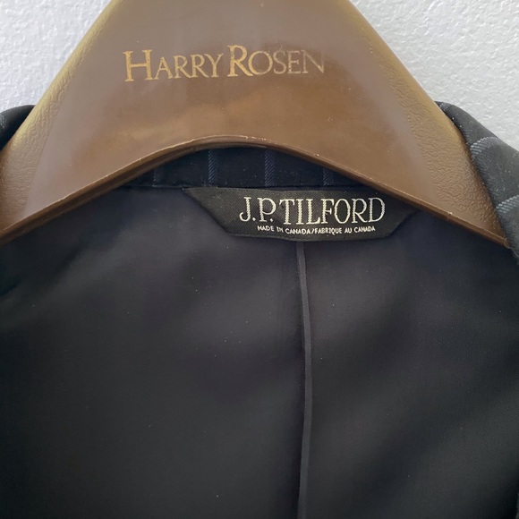 Brand new Harry Rosen suit - Picture 2 of 4